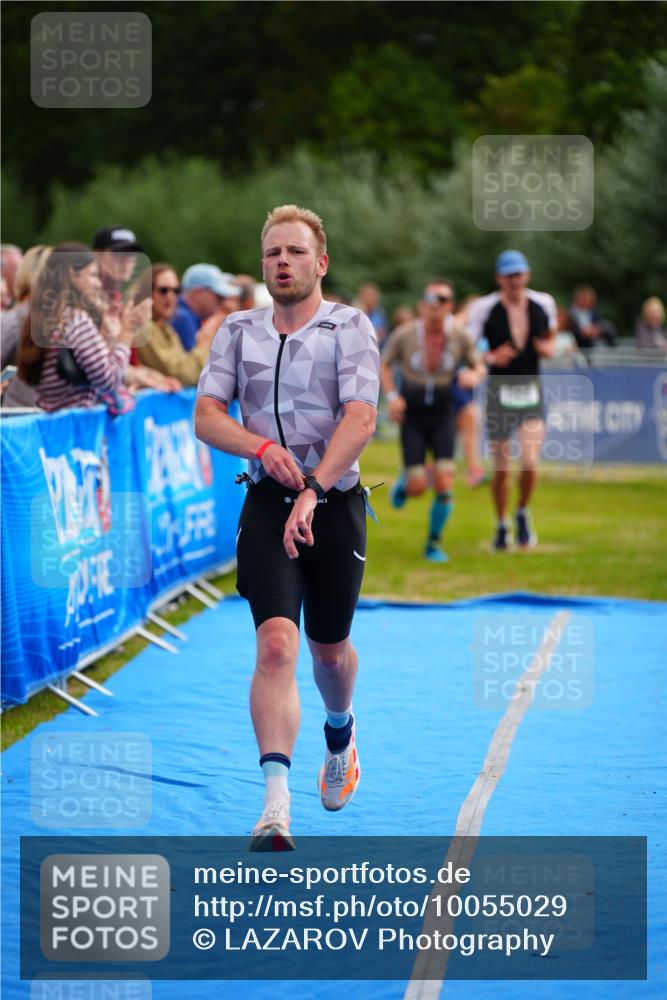 30.08.2026 - Elbe Triathlon Hamburg LAZAROV Photography http://msf.ph/oto/10055029 30.08.2026 11:00:39 Ziel 248, 584, 621 meine-sportfotos.de