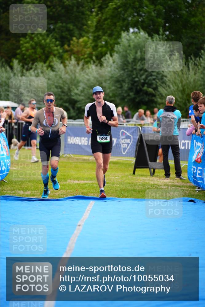 30.08.2026 - Elbe Triathlon Hamburg LAZAROV Photography http://msf.ph/oto/10055034 30.08.2026 11:00:40 Ziel 248, 584, 621 meine-sportfotos.de
