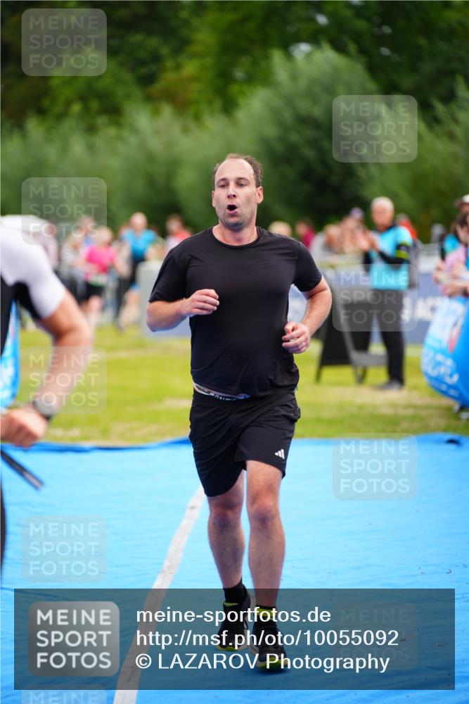 30.08.2026 - Elbe Triathlon Hamburg LAZAROV Photography http://msf.ph/oto/10055092 30.08.2026 11:00:58 Ziel 498, 676, 987 meine-sportfotos.de