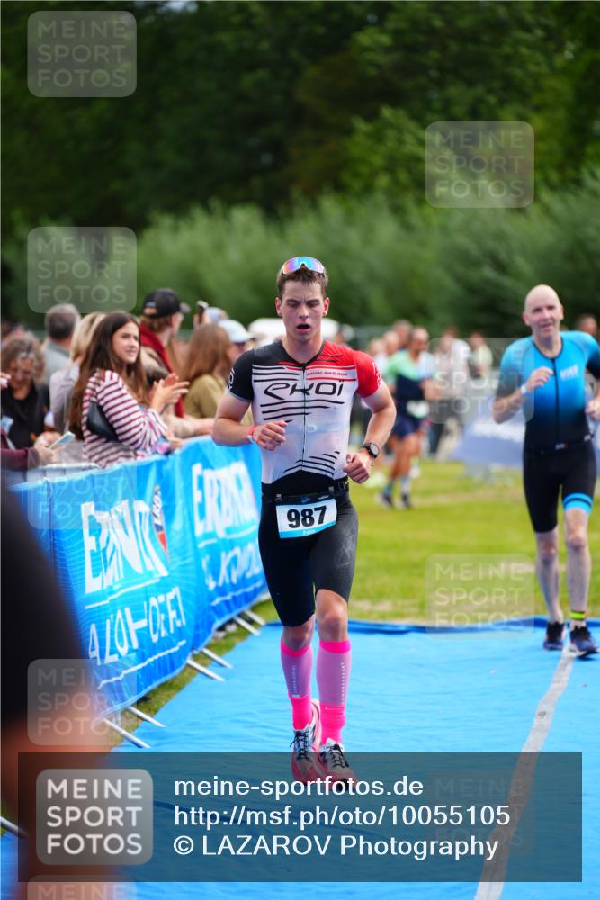 30.08.2026 - Elbe Triathlon Hamburg LAZAROV Photography http://msf.ph/oto/10055105 30.08.2026 11:01:06 Ziel 261, 264, 987 meine-sportfotos.de