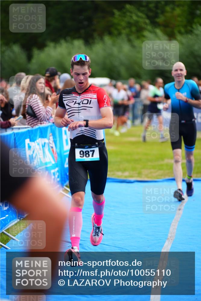 30.08.2026 - Elbe Triathlon Hamburg LAZAROV Photography http://msf.ph/oto/10055110 30.08.2026 11:01:06 Ziel 261, 264, 987 meine-sportfotos.de