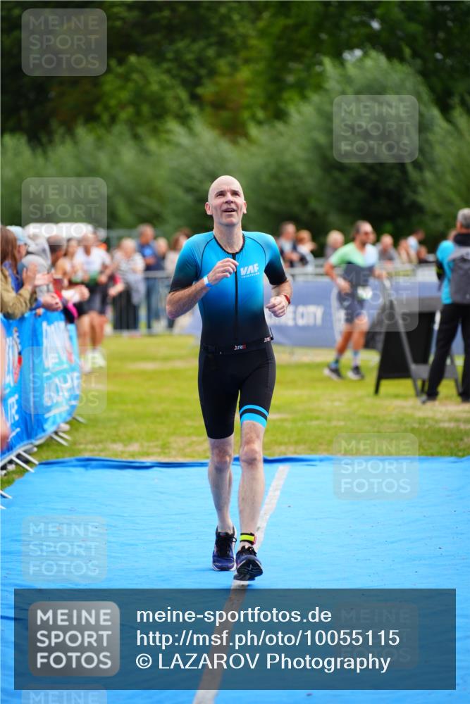 30.08.2026 - Elbe Triathlon Hamburg LAZAROV Photography http://msf.ph/oto/10055115 30.08.2026 11:01:07 Ziel 261, 264, 987 meine-sportfotos.de