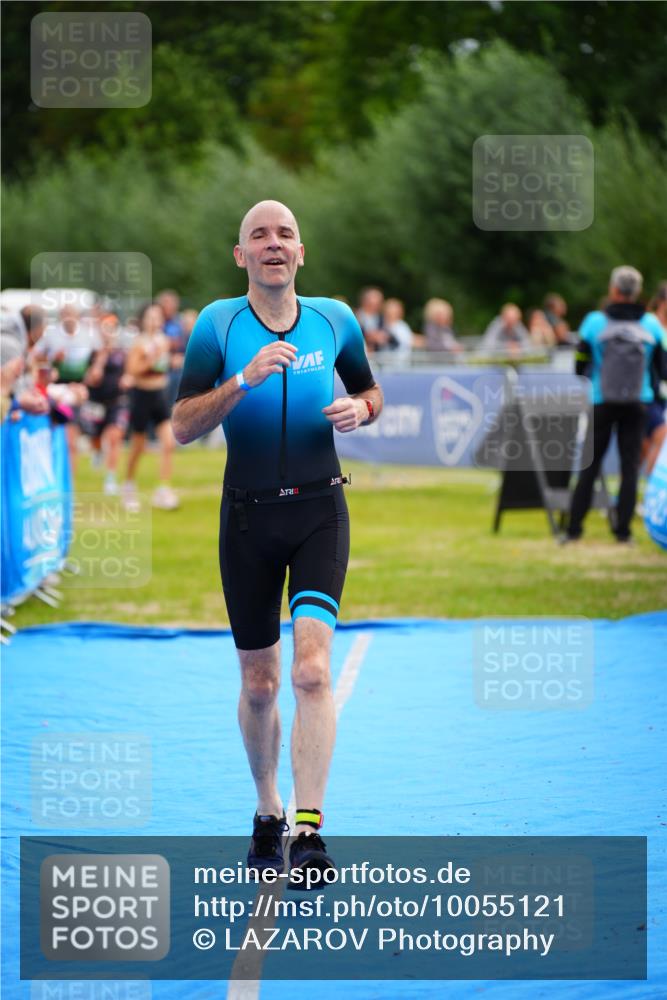30.08.2026 - Elbe Triathlon Hamburg LAZAROV Photography http://msf.ph/oto/10055121 30.08.2026 11:01:08 Ziel 261, 264, 987 meine-sportfotos.de