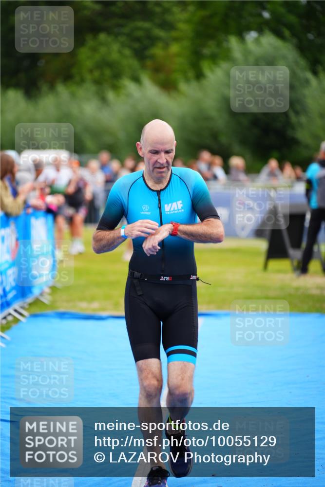30.08.2026 - Elbe Triathlon Hamburg LAZAROV Photography http://msf.ph/oto/10055129 30.08.2026 11:01:08 Ziel 261, 264, 987 meine-sportfotos.de