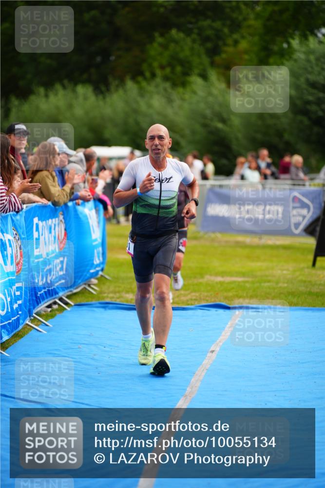 30.08.2026 - Elbe Triathlon Hamburg LAZAROV Photography http://msf.ph/oto/10055134 30.08.2026 11:01:14 Ziel 261, 391 meine-sportfotos.de