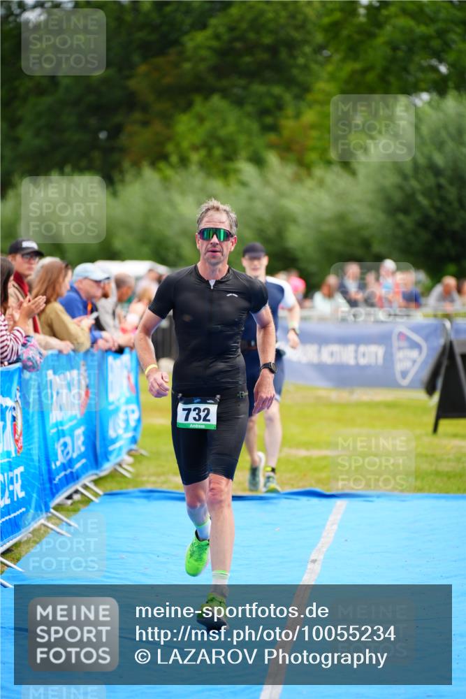 30.08.2026 - Elbe Triathlon Hamburg LAZAROV Photography http://msf.ph/oto/10055234 30.08.2026 11:02:20 Ziel 501, 529, 732 meine-sportfotos.de