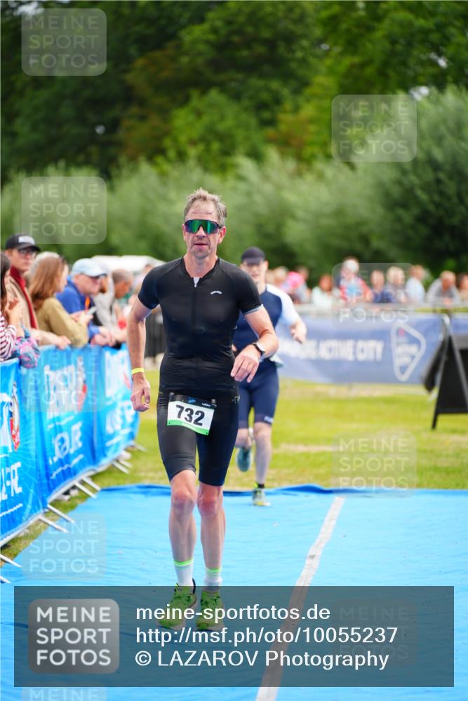 30.08.2026 - Elbe Triathlon Hamburg LAZAROV Photography http://msf.ph/oto/10055237 30.08.2026 11:02:20 Ziel 501, 529, 732 meine-sportfotos.de