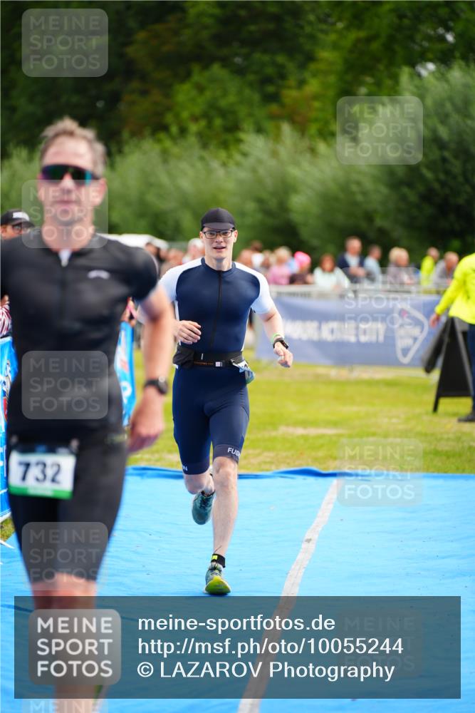 30.08.2026 - Elbe Triathlon Hamburg LAZAROV Photography http://msf.ph/oto/10055244 30.08.2026 11:02:21 Ziel 501, 529, 732 meine-sportfotos.de