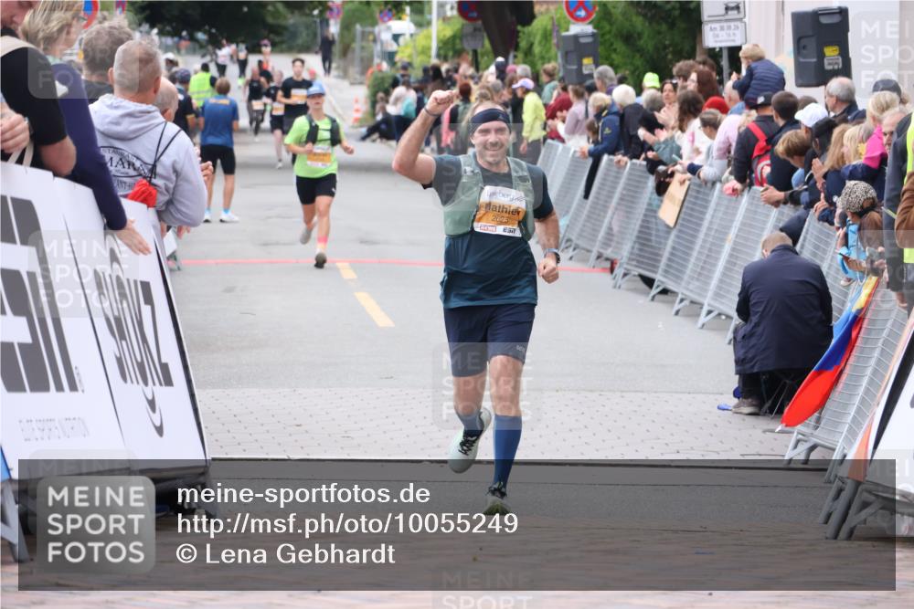 30.08.2026 - Blankeneser Heldenlauf Lena Gebhardt http://msf.ph/oto/10055249 30.08.2026 12:08:17 Ziel 2037 meine-sportfotos.de