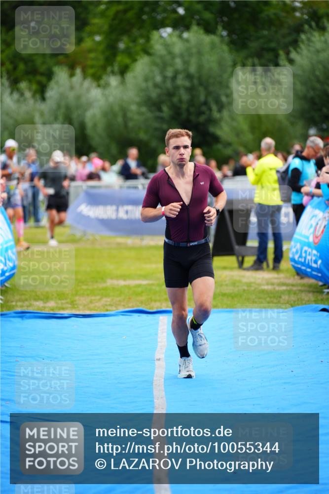 30.08.2026 - Elbe Triathlon Hamburg LAZAROV Photography http://msf.ph/oto/10055344 30.08.2026 11:02:50 Ziel 525 meine-sportfotos.de