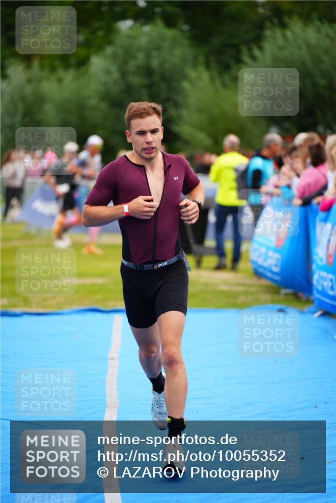 30.08.2026 - Elbe Triathlon Hamburg LAZAROV Photography http://msf.ph/oto/10055352 30.08.2026 11:02:51 Ziel 525 meine-sportfotos.de