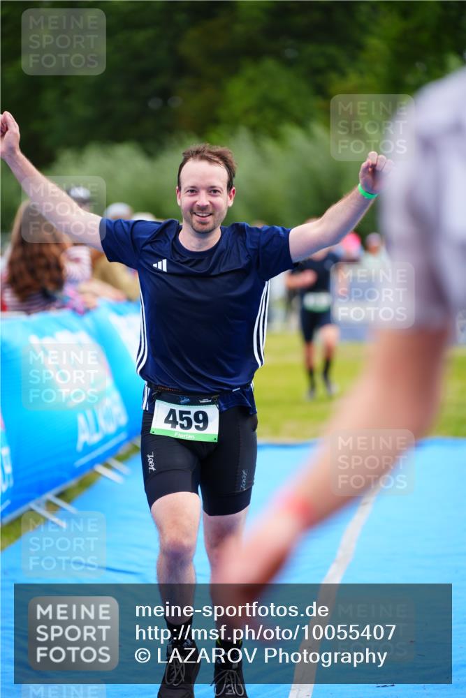30.08.2026 - Elbe Triathlon Hamburg LAZAROV Photography http://msf.ph/oto/10055407 30.08.2026 11:03:19 Ziel 459, 563 meine-sportfotos.de