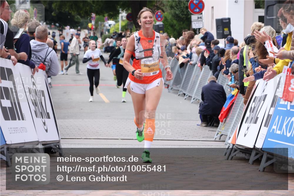 30.08.2026 - Blankeneser Heldenlauf Lena Gebhardt http://msf.ph/oto/10055481 30.08.2026 12:08:58 Ziel 2304, 2448, 2841 meine-sportfotos.de