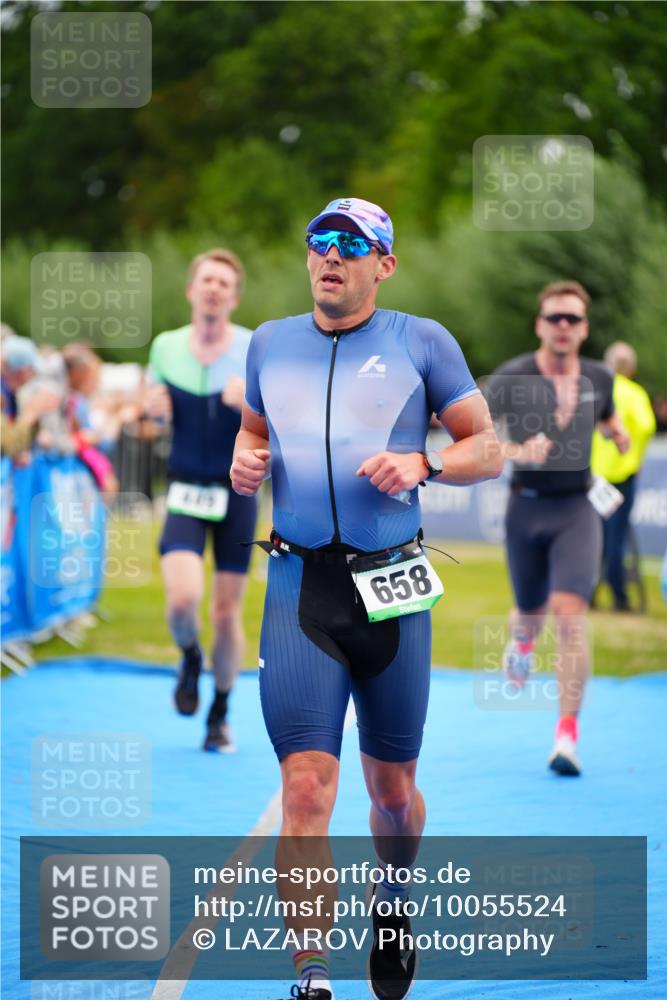 30.08.2026 - Elbe Triathlon Hamburg LAZAROV Photography http://msf.ph/oto/10055524 30.08.2026 11:04:06 Ziel 449, 642, 658, 664, 1897 meine-sportfotos.de