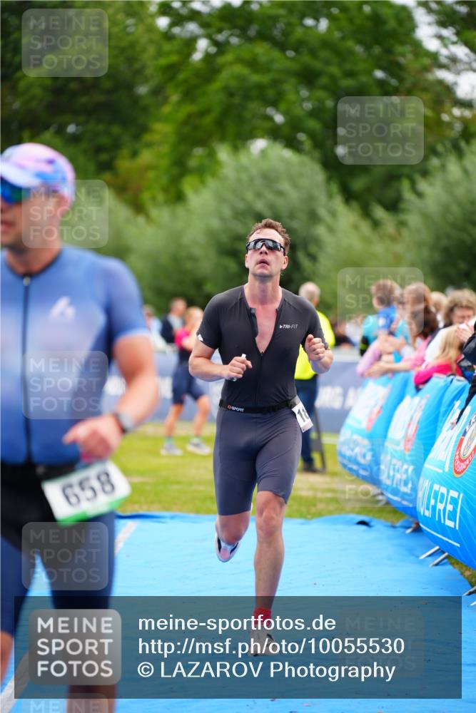 30.08.2026 - Elbe Triathlon Hamburg LAZAROV Photography http://msf.ph/oto/10055530 30.08.2026 11:04:07 Ziel 449, 642, 658, 1897 meine-sportfotos.de