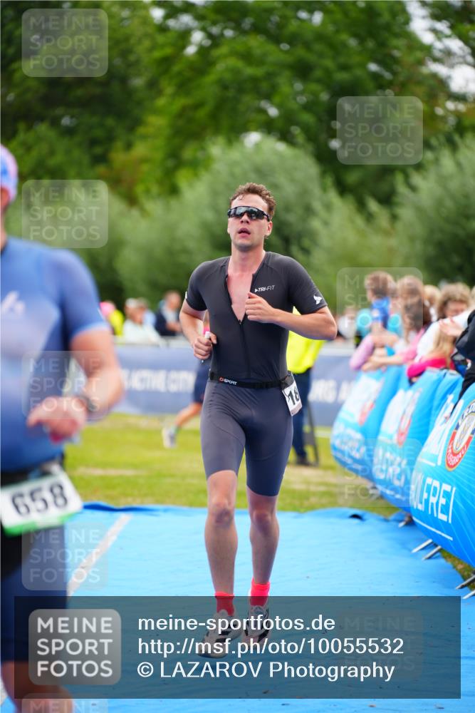 30.08.2026 - Elbe Triathlon Hamburg LAZAROV Photography http://msf.ph/oto/10055532 30.08.2026 11:04:07 Ziel 449, 642, 658, 1897 meine-sportfotos.de
