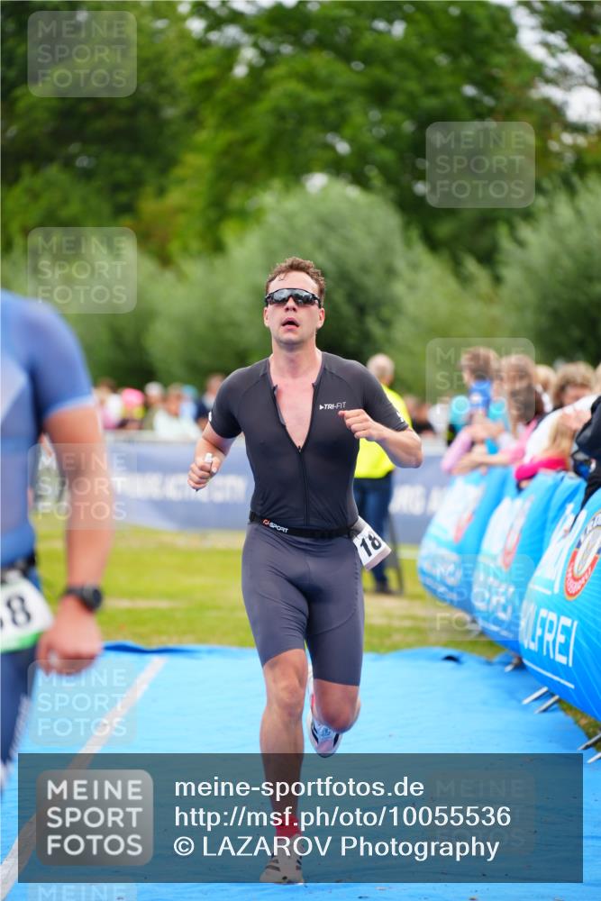 30.08.2026 - Elbe Triathlon Hamburg LAZAROV Photography http://msf.ph/oto/10055536 30.08.2026 11:04:07 Ziel 449, 642, 658, 1897 meine-sportfotos.de