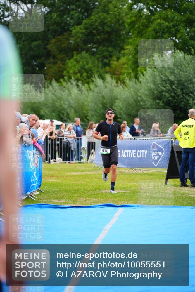 30.08.2026 - Elbe Triathlon Hamburg LAZAROV Photography http://msf.ph/oto/10055551 30.08.2026 11:04:13 Ziel 976 meine-sportfotos.de