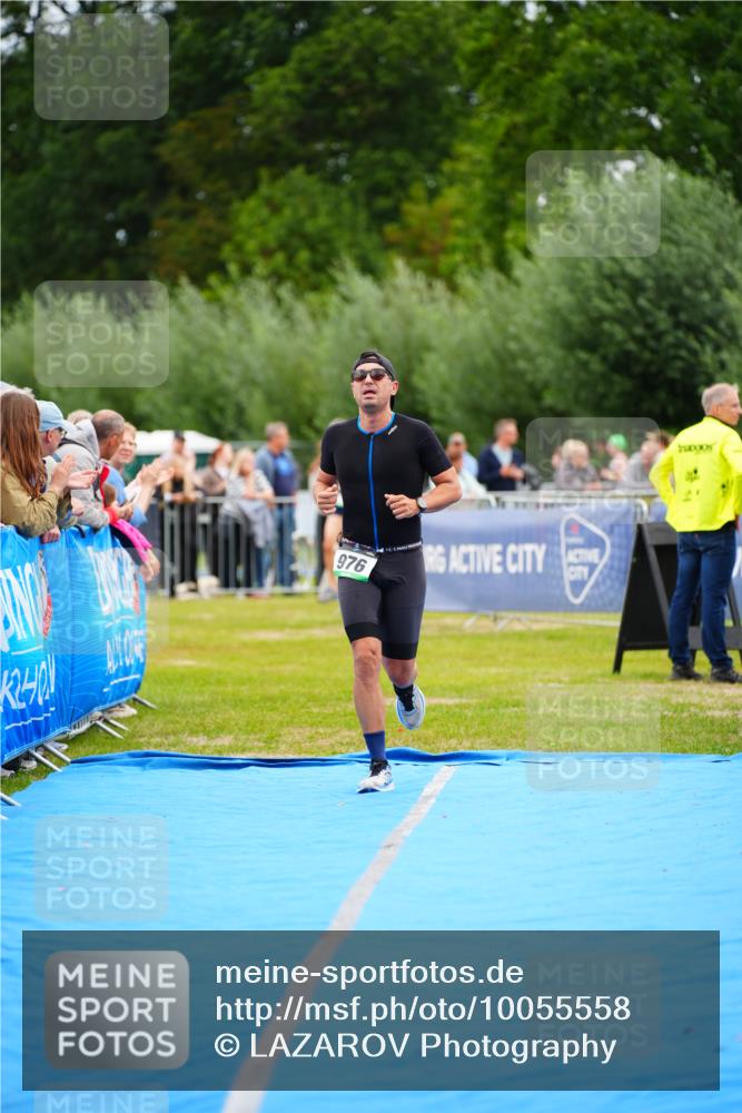 30.08.2026 - Elbe Triathlon Hamburg LAZAROV Photography http://msf.ph/oto/10055558 30.08.2026 11:04:15 Ziel 976 meine-sportfotos.de