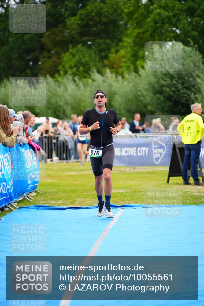 30.08.2026 - Elbe Triathlon Hamburg LAZAROV Photography http://msf.ph/oto/10055561 30.08.2026 11:04:15 Ziel 976 meine-sportfotos.de