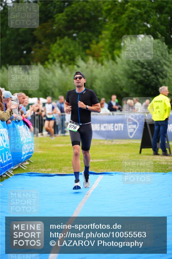 30.08.2026 - Elbe Triathlon Hamburg LAZAROV Photography http://msf.ph/oto/10055563 30.08.2026 11:04:15 Ziel 976 meine-sportfotos.de