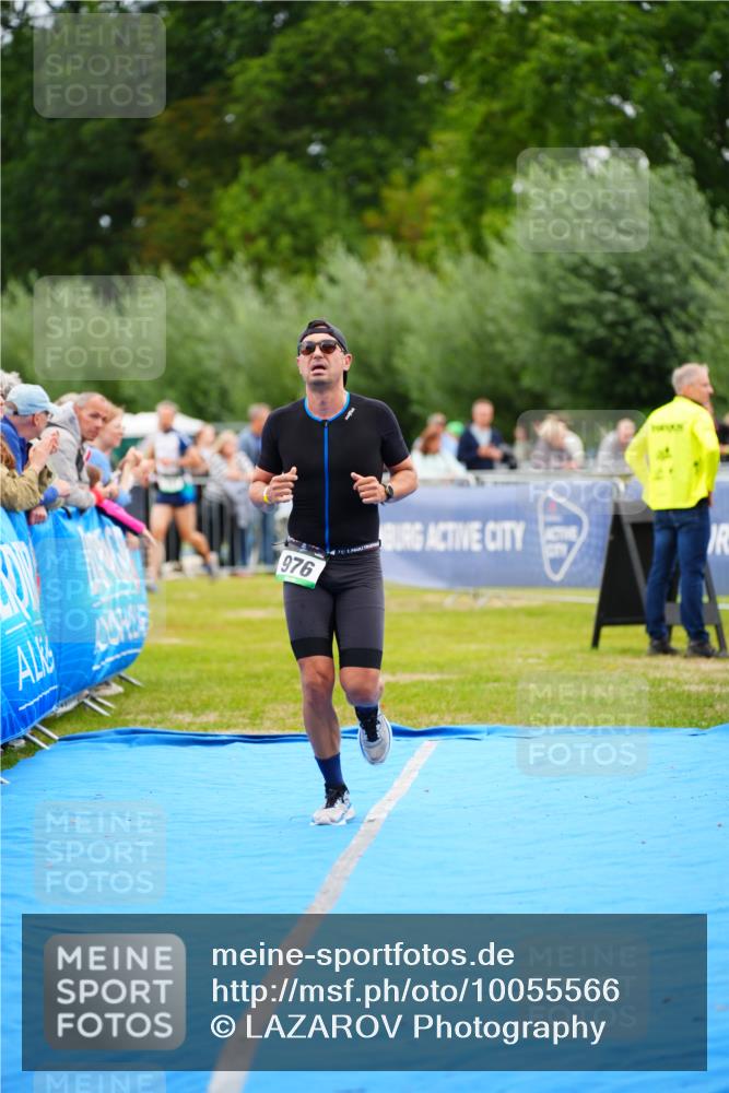 30.08.2026 - Elbe Triathlon Hamburg LAZAROV Photography http://msf.ph/oto/10055566 30.08.2026 11:04:15 Ziel 976 meine-sportfotos.de