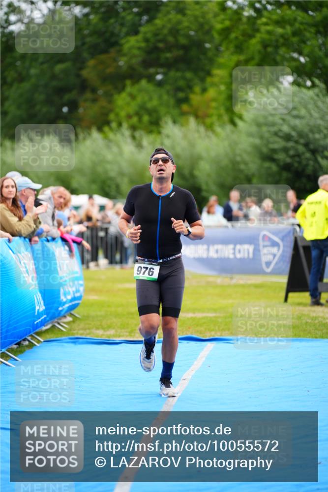 30.08.2026 - Elbe Triathlon Hamburg LAZAROV Photography http://msf.ph/oto/10055572 30.08.2026 11:04:16 Ziel 976 meine-sportfotos.de