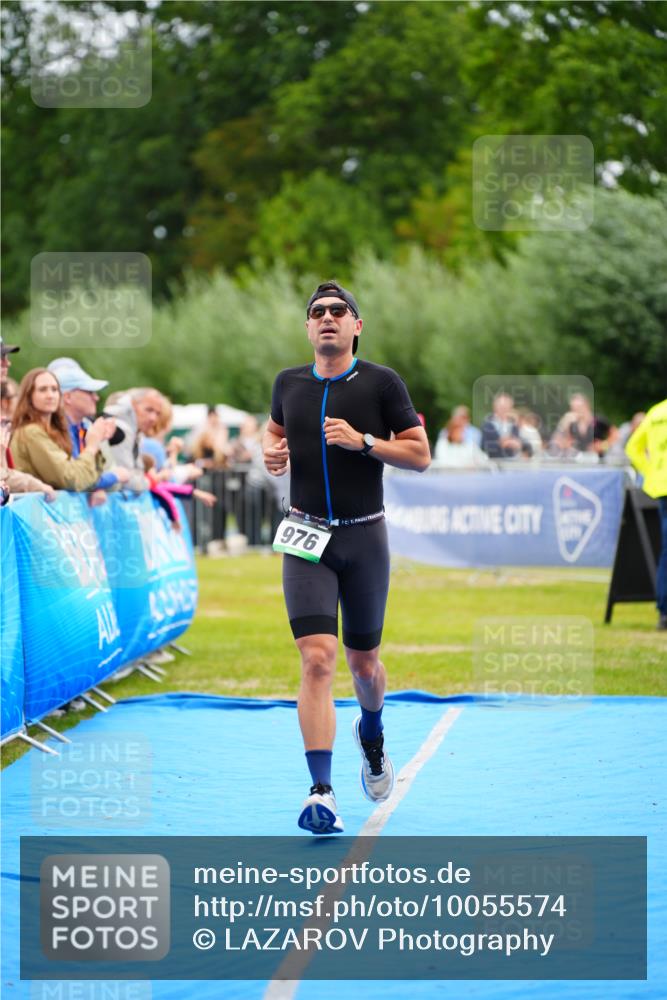 30.08.2026 - Elbe Triathlon Hamburg LAZAROV Photography http://msf.ph/oto/10055574 30.08.2026 11:04:16 Ziel 976 meine-sportfotos.de