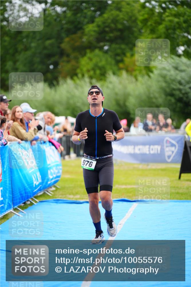 30.08.2026 - Elbe Triathlon Hamburg LAZAROV Photography http://msf.ph/oto/10055576 30.08.2026 11:04:16 Ziel 976 meine-sportfotos.de