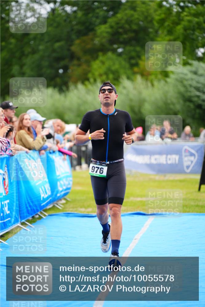 30.08.2026 - Elbe Triathlon Hamburg LAZAROV Photography http://msf.ph/oto/10055578 30.08.2026 11:04:16 Ziel 976 meine-sportfotos.de
