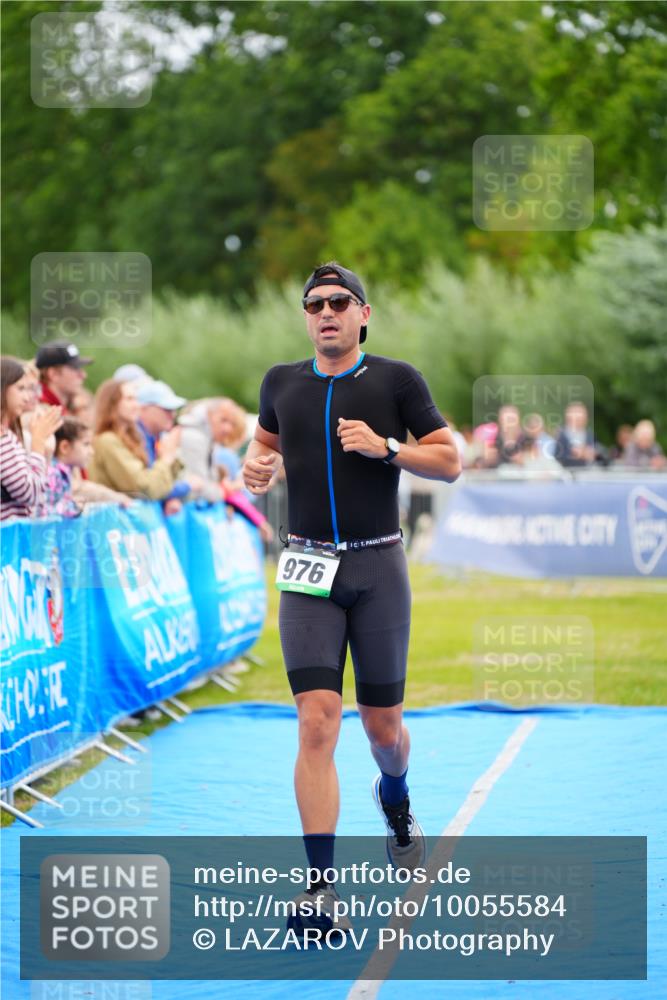 30.08.2026 - Elbe Triathlon Hamburg LAZAROV Photography http://msf.ph/oto/10055584 30.08.2026 11:04:17 Ziel 976 meine-sportfotos.de