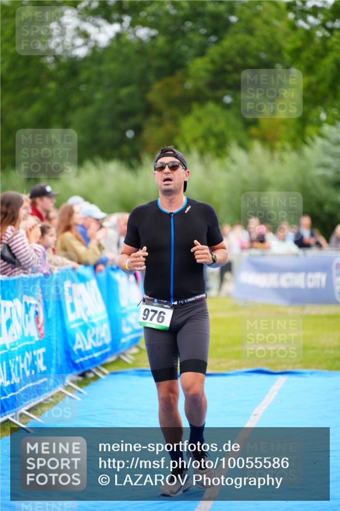 30.08.2026 - Elbe Triathlon Hamburg LAZAROV Photography http://msf.ph/oto/10055586 30.08.2026 11:04:17 Ziel 976 meine-sportfotos.de