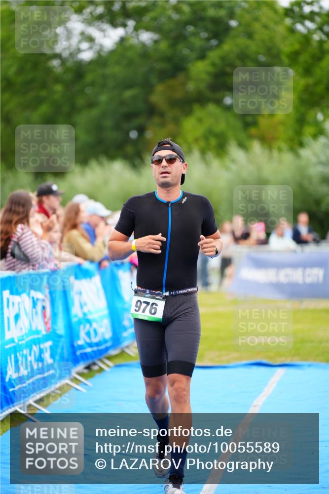30.08.2026 - Elbe Triathlon Hamburg LAZAROV Photography http://msf.ph/oto/10055589 30.08.2026 11:04:17 Ziel 976 meine-sportfotos.de