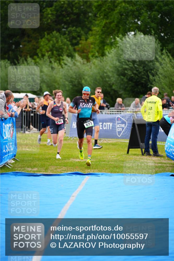 30.08.2026 - Elbe Triathlon Hamburg LAZAROV Photography http://msf.ph/oto/10055597 30.08.2026 11:04:45 Ziel 299, 673 meine-sportfotos.de