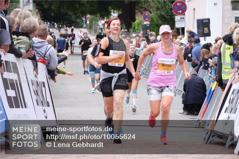 30.08.2026 - Blankeneser Heldenlauf Lena Gebhardt http://msf.ph/oto/10055624 30.08.2026 12:09:28 Ziel 2076, 2077, 2422, 2481, 2876, 4427 meine-sportfotos.de
