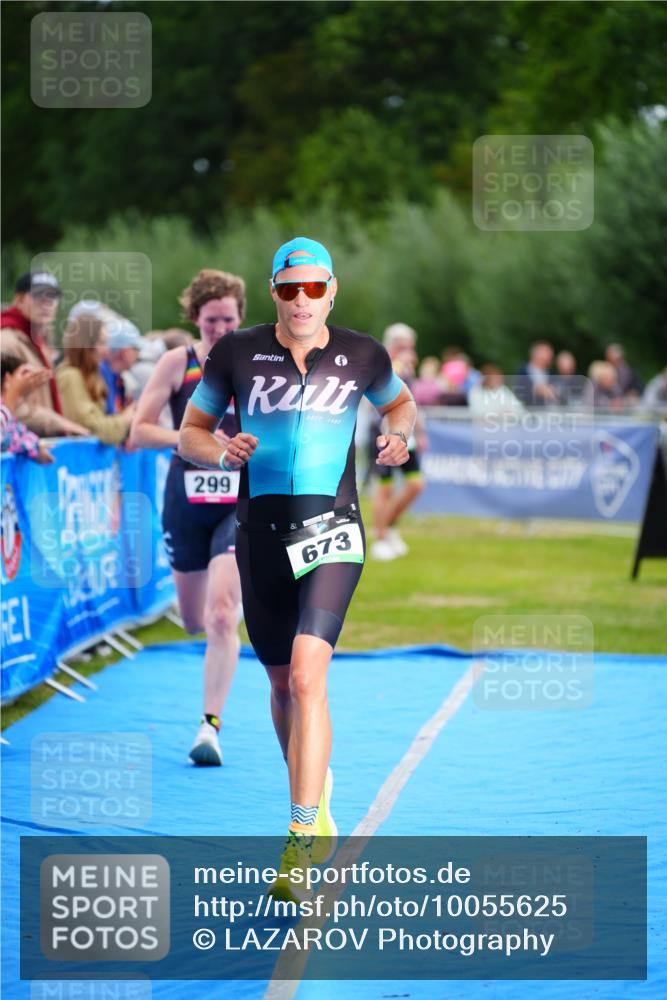 30.08.2026 - Elbe Triathlon Hamburg LAZAROV Photography http://msf.ph/oto/10055625 30.08.2026 11:04:48 Ziel 299, 673 meine-sportfotos.de