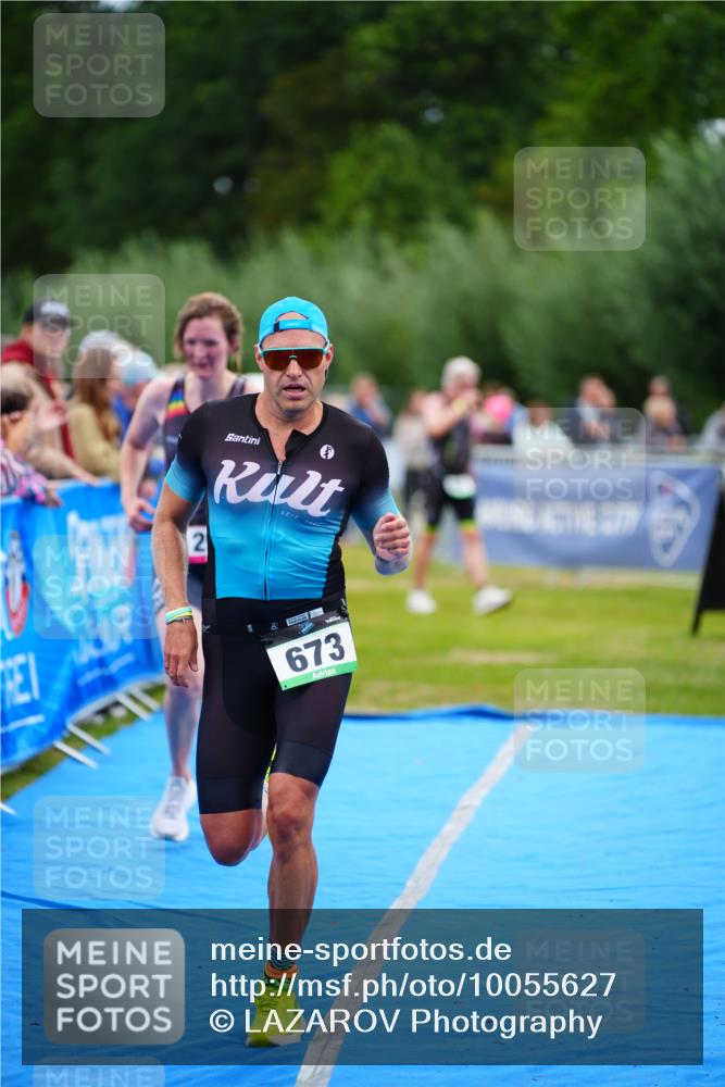 30.08.2026 - Elbe Triathlon Hamburg LAZAROV Photography http://msf.ph/oto/10055627 30.08.2026 11:04:48 Ziel 299, 673 meine-sportfotos.de