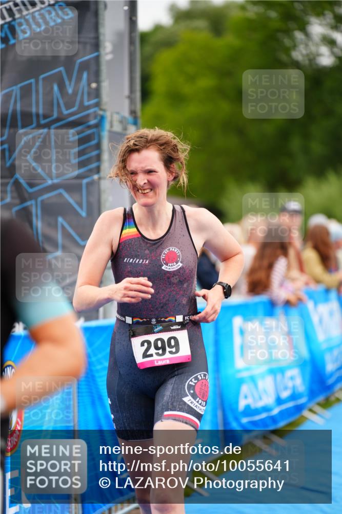 30.08.2026 - Elbe Triathlon Hamburg LAZAROV Photography http://msf.ph/oto/10055641 30.08.2026 11:04:50 Ziel 299, 673 meine-sportfotos.de