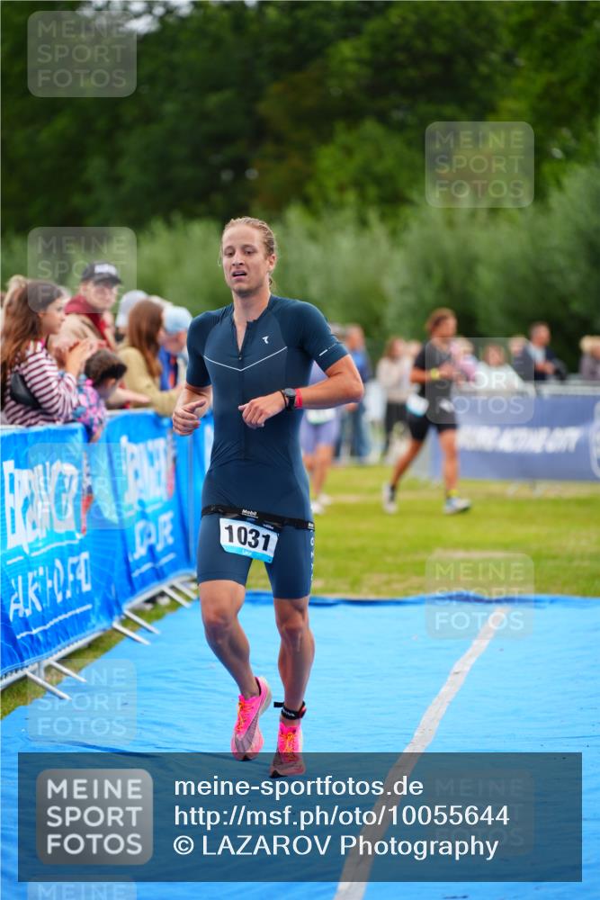 30.08.2026 - Elbe Triathlon Hamburg LAZAROV Photography http://msf.ph/oto/10055644 30.08.2026 11:05:01 Ziel 554, 1031 meine-sportfotos.de