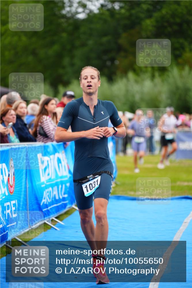 30.08.2026 - Elbe Triathlon Hamburg LAZAROV Photography http://msf.ph/oto/10055650 30.08.2026 11:05:02 Ziel 554, 1031 meine-sportfotos.de
