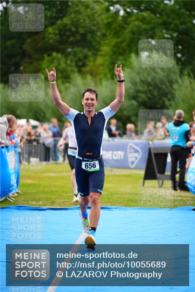 30.08.2026 - Elbe Triathlon Hamburg LAZAROV Photography http://msf.ph/oto/10055689 30.08.2026 11:05:14 Ziel 656, 698, 1008 meine-sportfotos.de