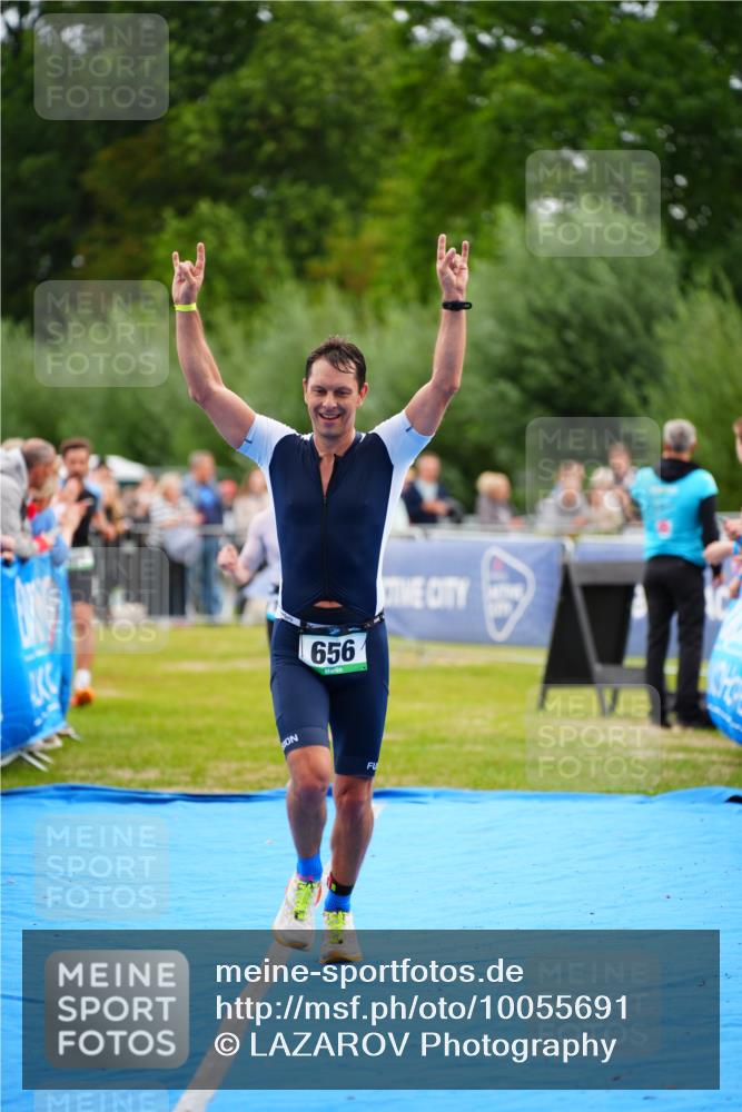 30.08.2026 - Elbe Triathlon Hamburg LAZAROV Photography http://msf.ph/oto/10055691 30.08.2026 11:05:15 Ziel 656, 698, 1008 meine-sportfotos.de