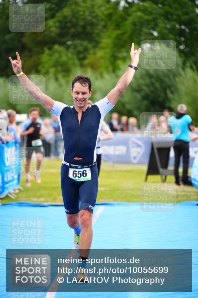 30.08.2026 - Elbe Triathlon Hamburg LAZAROV Photography http://msf.ph/oto/10055699 30.08.2026 11:05:15 Ziel 656, 698, 1008 meine-sportfotos.de