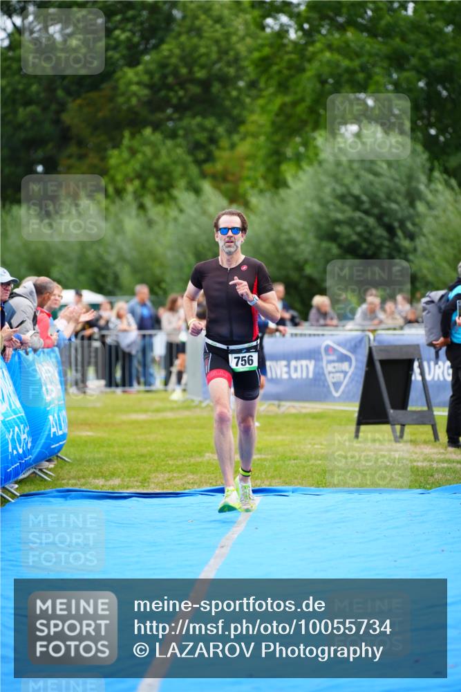 30.08.2026 - Elbe Triathlon Hamburg LAZAROV Photography http://msf.ph/oto/10055734 30.08.2026 11:05:41 Ziel 747, 756 meine-sportfotos.de