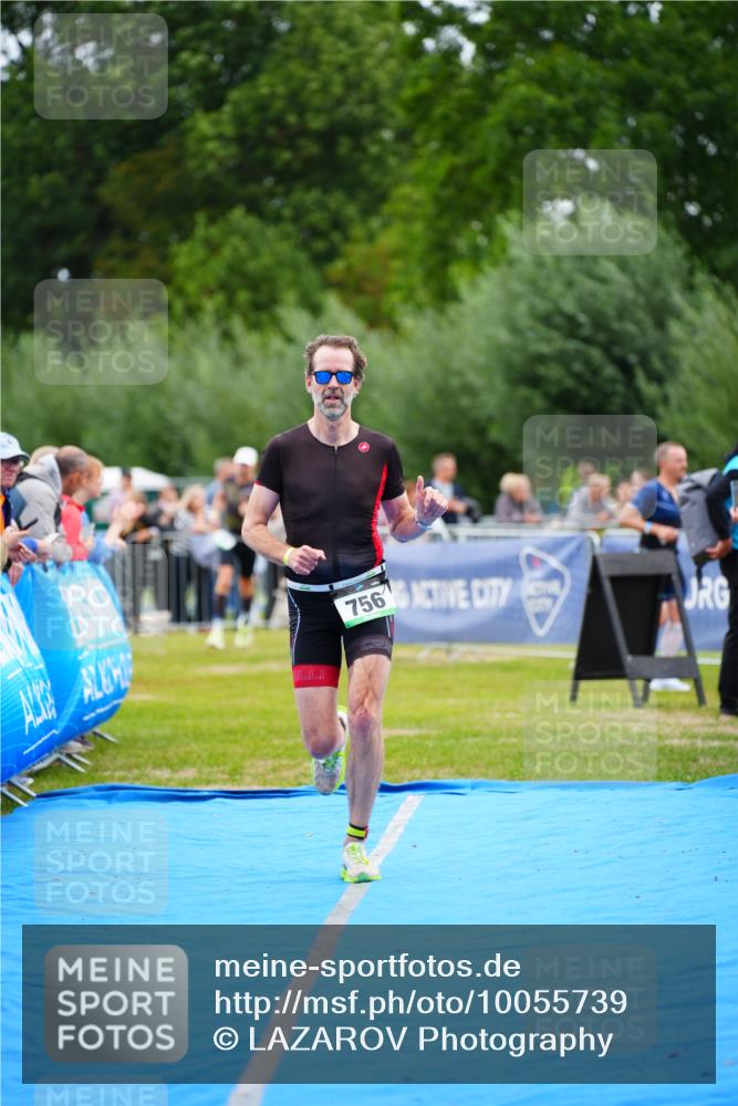 30.08.2026 - Elbe Triathlon Hamburg LAZAROV Photography http://msf.ph/oto/10055739 30.08.2026 11:05:42 Ziel 747, 756 meine-sportfotos.de
