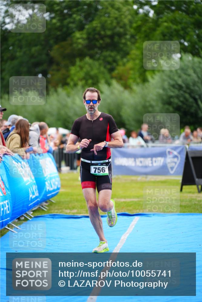 30.08.2026 - Elbe Triathlon Hamburg LAZAROV Photography http://msf.ph/oto/10055741 30.08.2026 11:05:42 Ziel 747, 756 meine-sportfotos.de