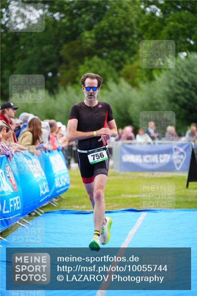 30.08.2026 - Elbe Triathlon Hamburg LAZAROV Photography http://msf.ph/oto/10055744 30.08.2026 11:05:43 Ziel 747, 756 meine-sportfotos.de