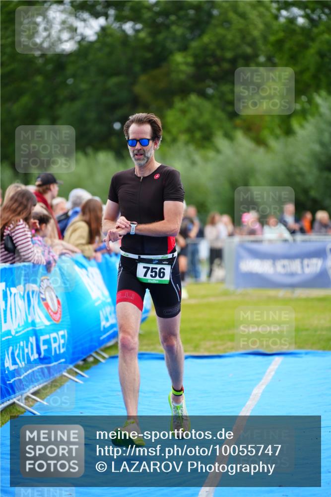 30.08.2026 - Elbe Triathlon Hamburg LAZAROV Photography http://msf.ph/oto/10055747 30.08.2026 11:05:43 Ziel 747, 756 meine-sportfotos.de