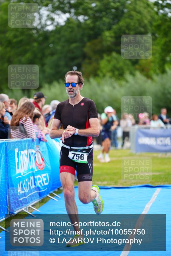 30.08.2026 - Elbe Triathlon Hamburg LAZAROV Photography http://msf.ph/oto/10055750 30.08.2026 11:05:43 Ziel 747, 756 meine-sportfotos.de