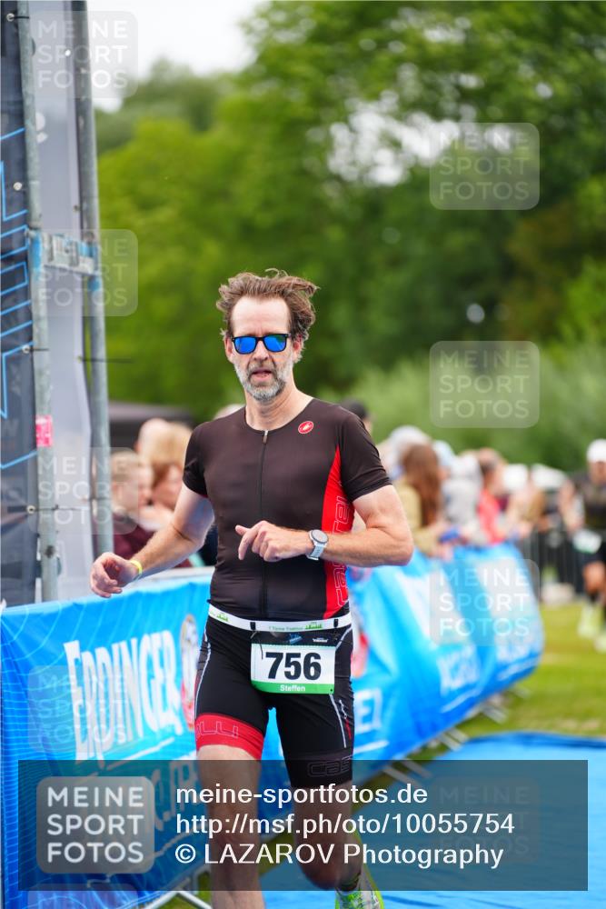 30.08.2026 - Elbe Triathlon Hamburg LAZAROV Photography http://msf.ph/oto/10055754 30.08.2026 11:05:44 Ziel 747, 756 meine-sportfotos.de